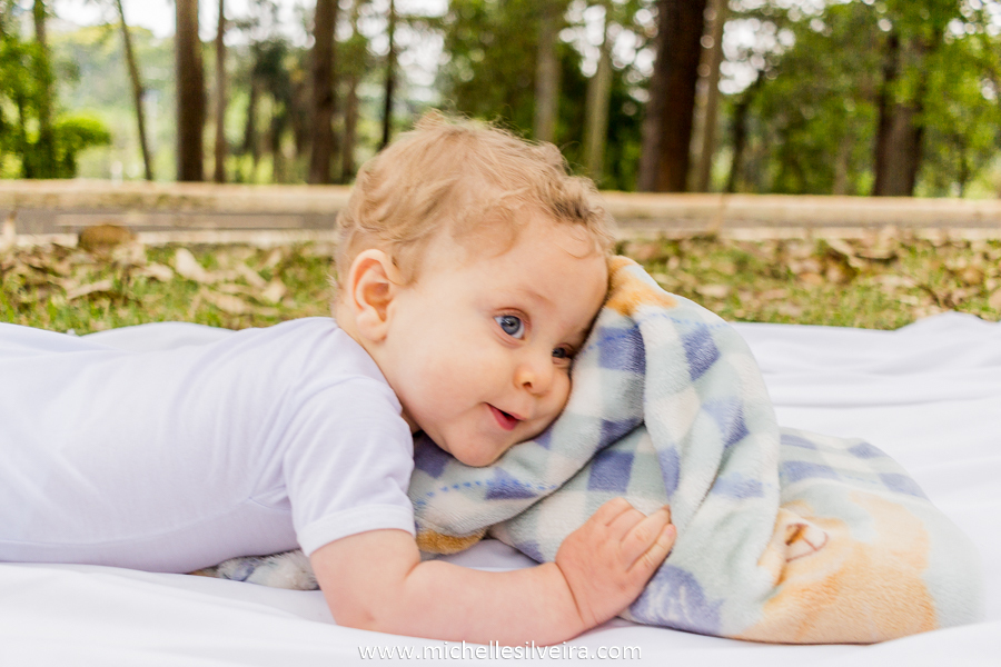 ensaio fotográfico lifestyle de bebe no parque do paço em Diadema - sp