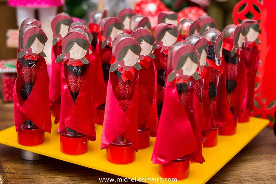 Fotografia de Festa Infantil tema chapeuzinho vermelho em sp