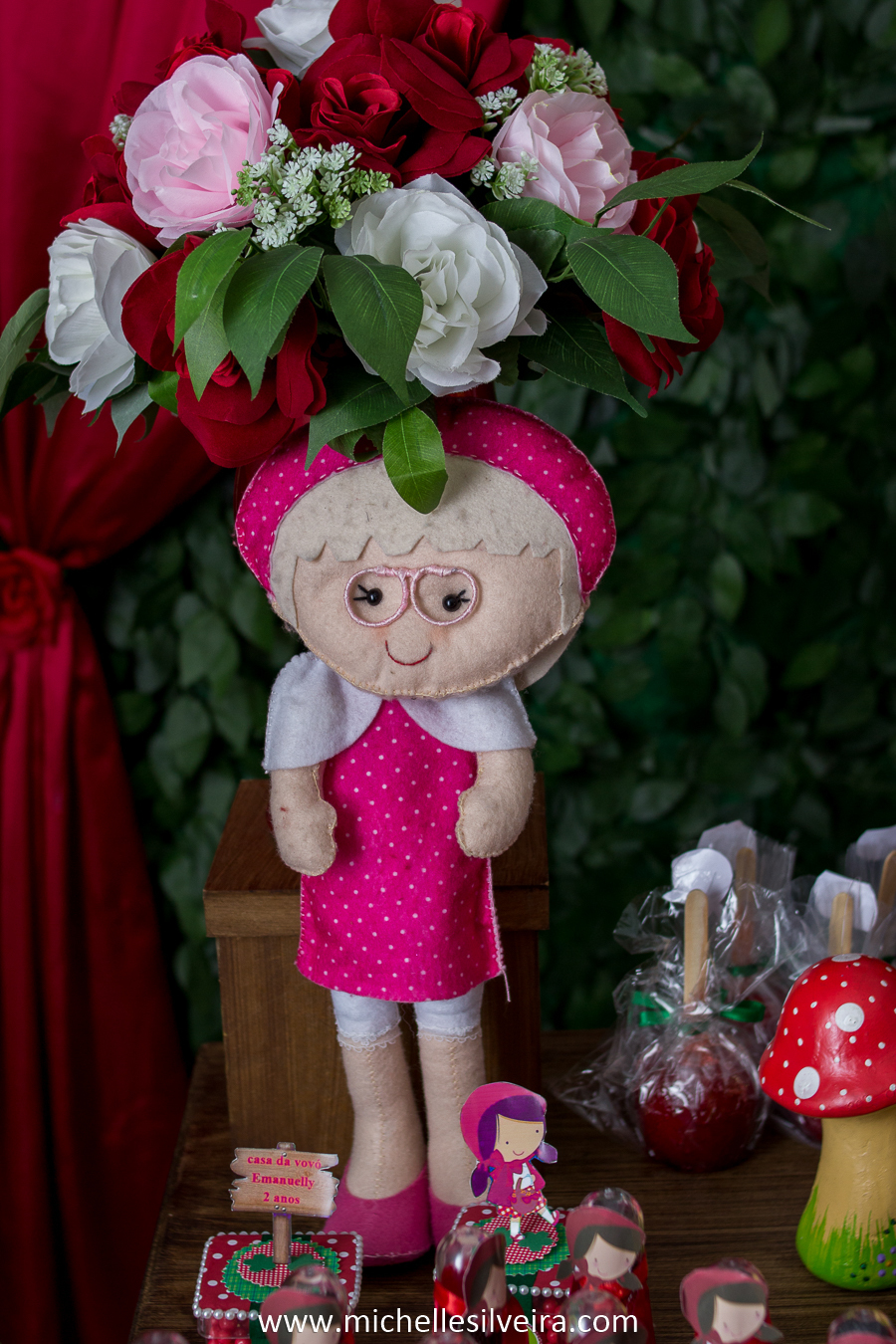 Fotografia de Festa Infantil tema chapeuzinho vermelho em sp
