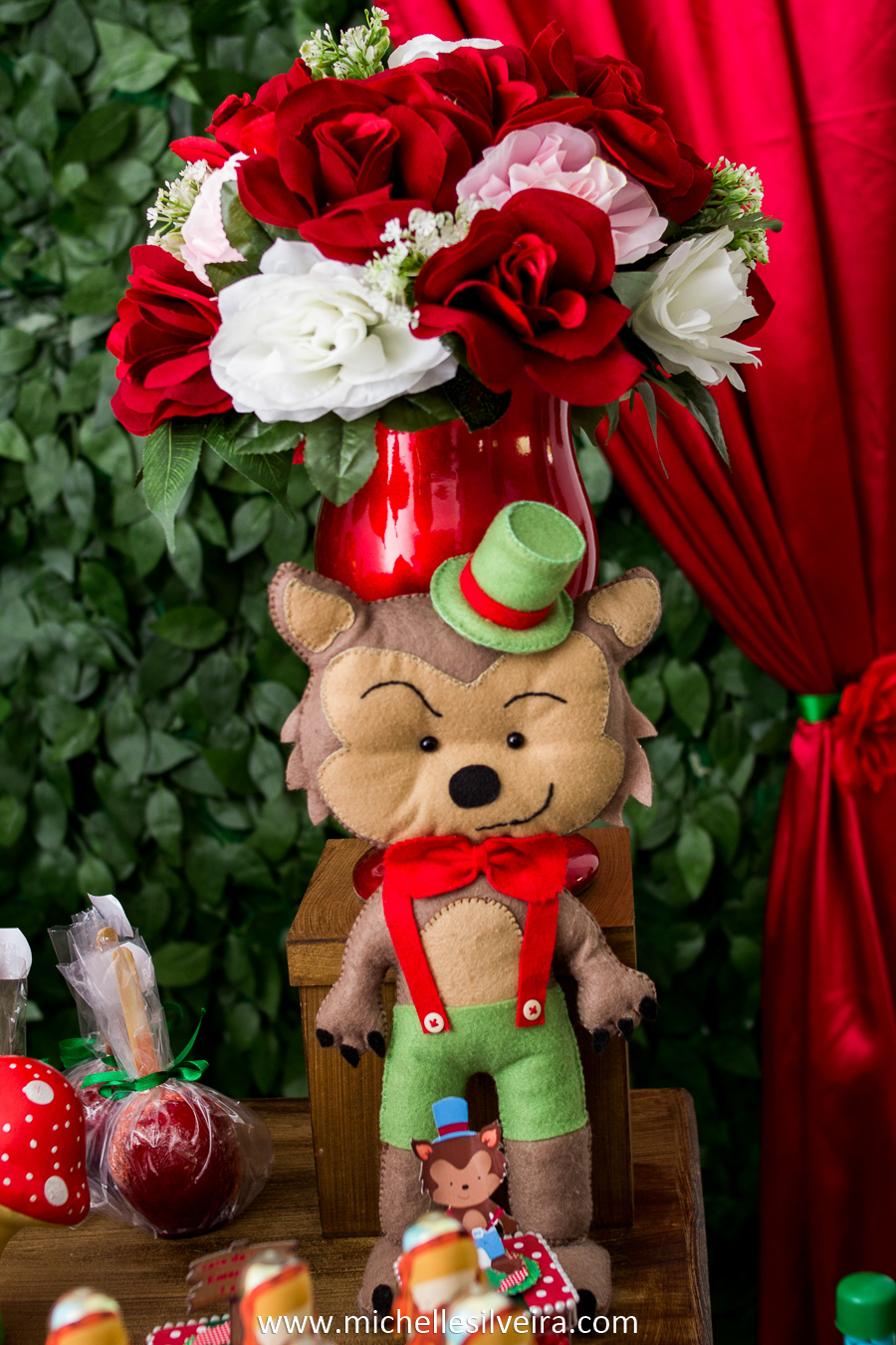 Fotografia de Festa Infantil tema chapeuzinho vermelho em sp