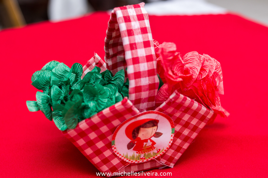 Fotografia de Festa Infantil tema chapeuzinho vermelho em sp