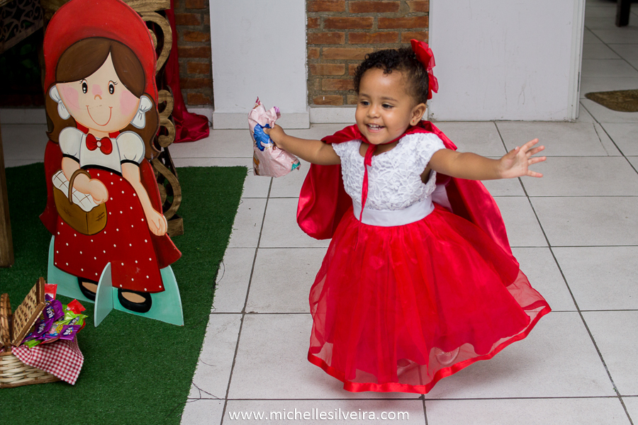 Fotografia de Festa Infantil tema chapeuzinho vermelho em sp
