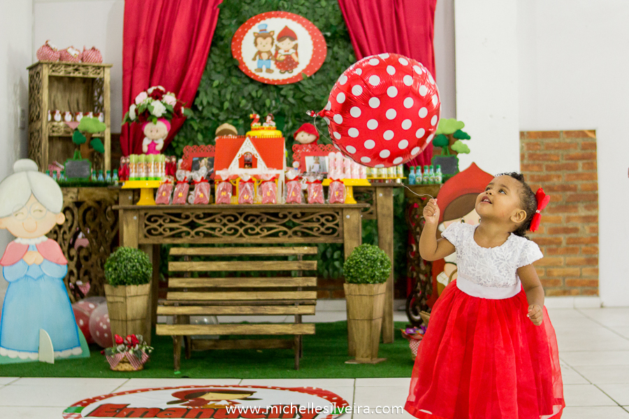 Fotografia de Festa Infantil tema chapeuzinho vermelho em sp