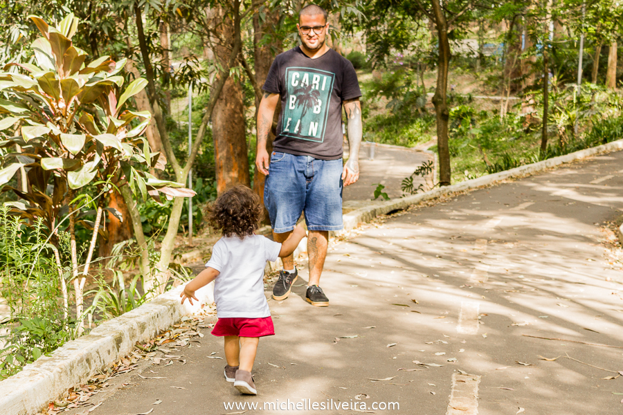 Ensaio fotográfico lifestyle de família no parque do paço em Diadema - sp