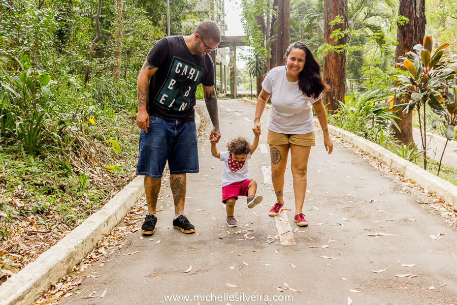 Ensaio fotográfico lifestyle de família no parque do paço em Diadema - sp