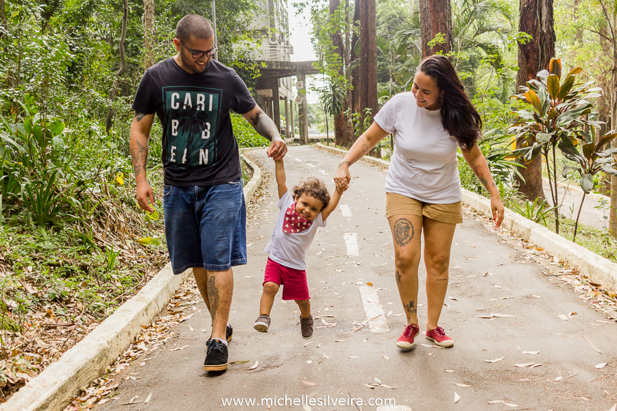 Ensaio fotográfico lifestyle de família no parque do paço em Diadema - sp