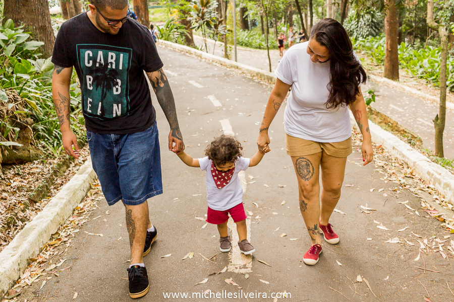 Ensaio fotográfico lifestyle de família no parque do paço em Diadema - sp