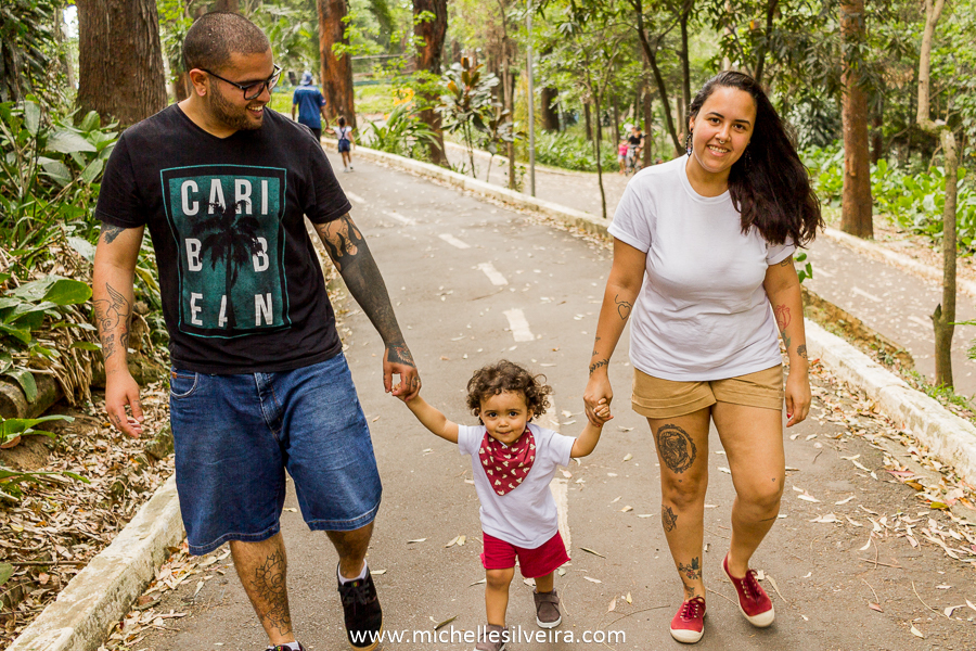 Ensaio fotográfico lifestyle de família no parque do paço em Diadema - sp