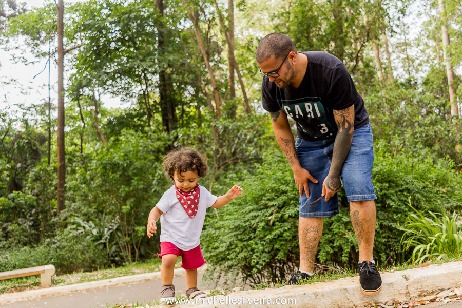 Ensaio fotográfico lifestyle de família no parque do paço em Diadema - sp