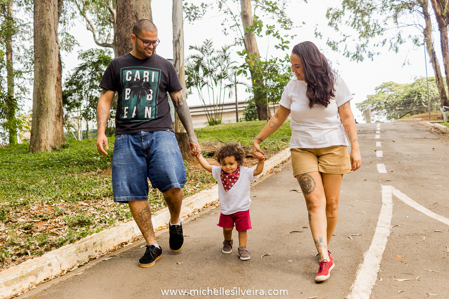 Ensaio fotográfico lifestyle de família no parque do paço em Diadema - sp