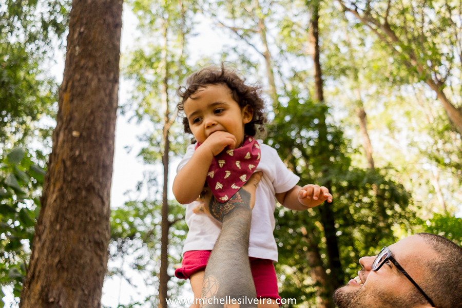 Ensaio fotográfico lifestyle de família no parque do paço em Diadema - sp