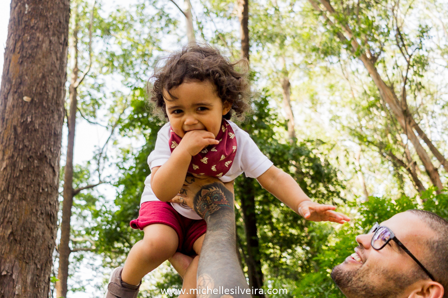 Ensaio fotográfico lifestyle de família no parque do paço em Diadema - sp