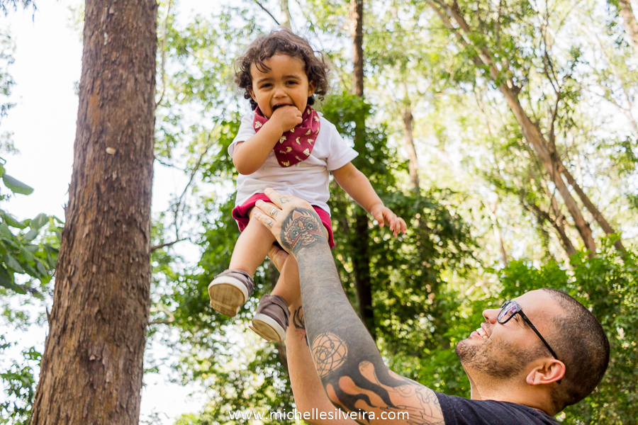 Ensaio fotográfico lifestyle de família no parque do paço em Diadema - sp