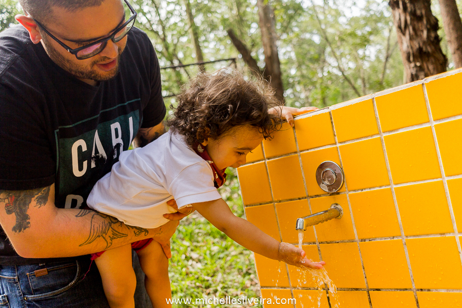 Ensaio fotográfico lifestyle de família no parque do paço em Diadema - sp