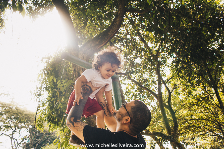 Ensaio fotográfico lifestyle de família no parque do paço em Diadema - sp