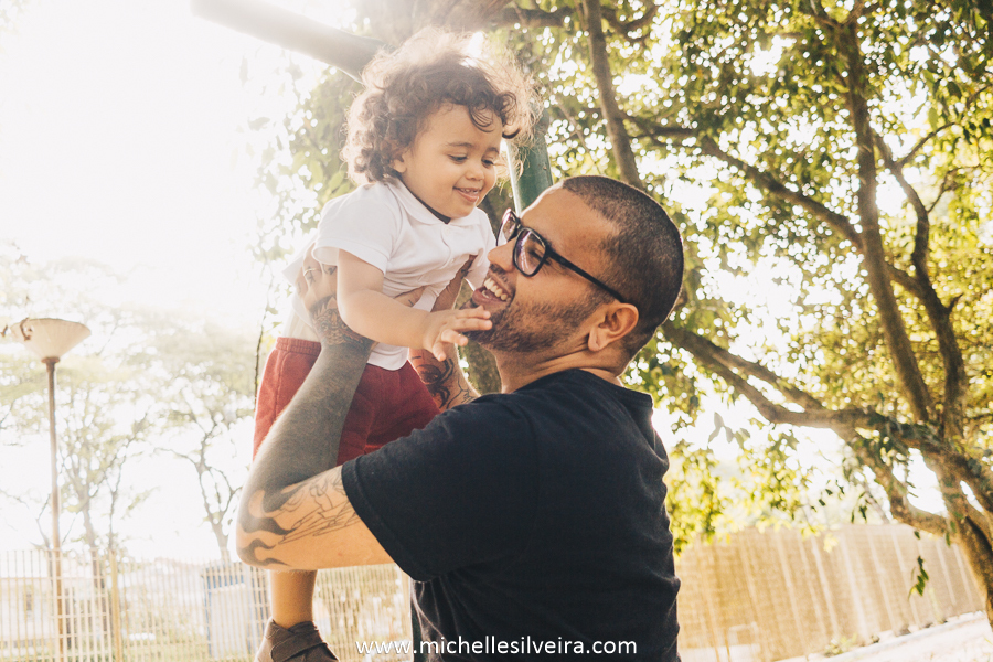 Ensaio fotográfico lifestyle de família no parque do paço em Diadema - sp