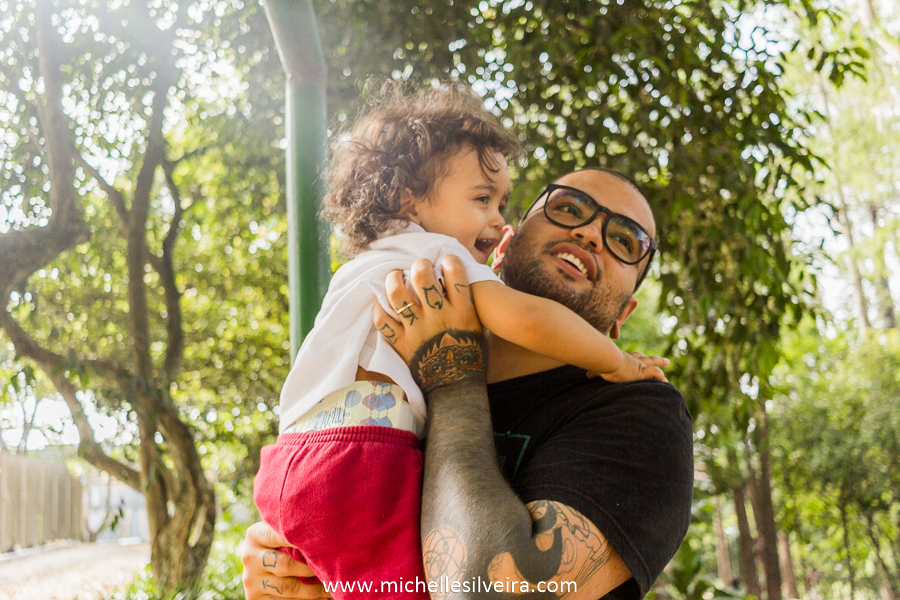 Ensaio fotográfico lifestyle de família no parque do paço em Diadema - sp