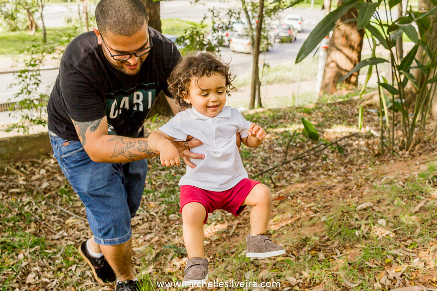 Ensaio fotográfico lifestyle de família no parque do paço em Diadema - sp