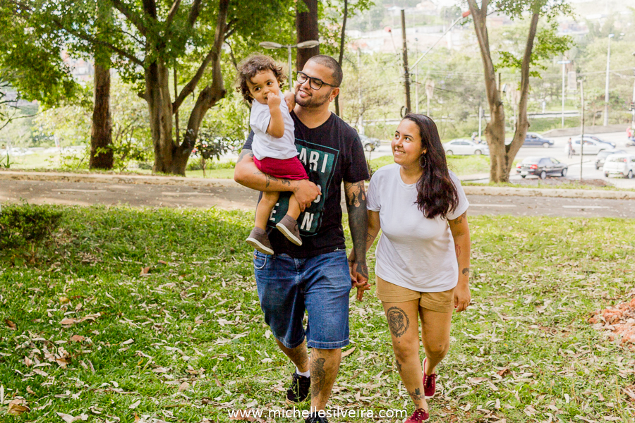 Ensaio fotográfico lifestyle de família no parque do paço em Diadema - sp
