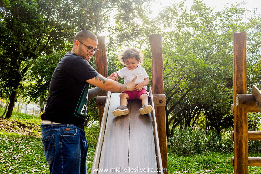 Ensaio fotográfico lifestyle de família no parque do paço em Diadema - sp