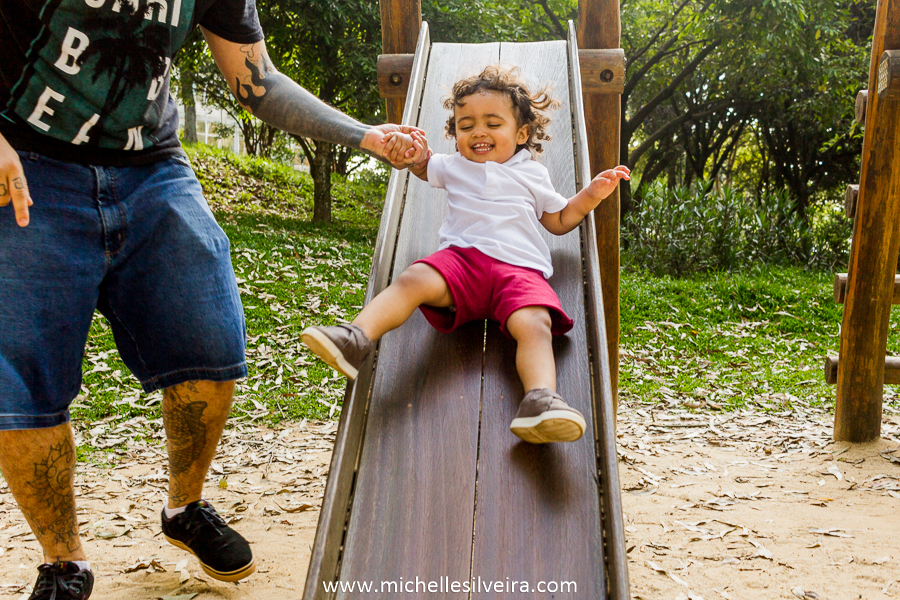 Ensaio fotográfico lifestyle de família no parque do paço em Diadema - sp