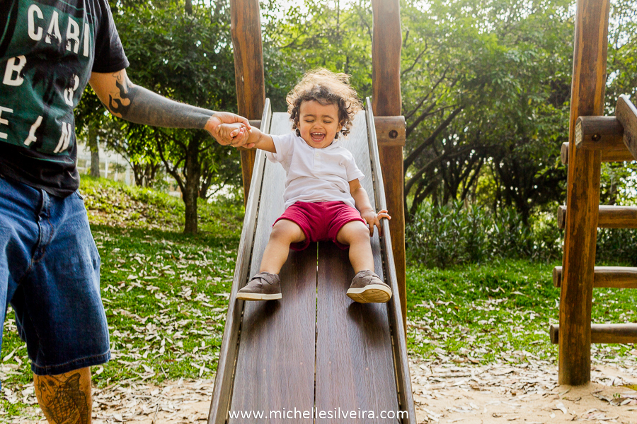 Ensaio fotográfico lifestyle de família no parque do paço em Diadema - sp