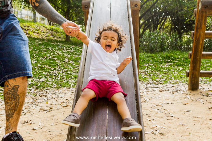 Ensaio fotográfico lifestyle de família no parque do paço em Diadema - sp