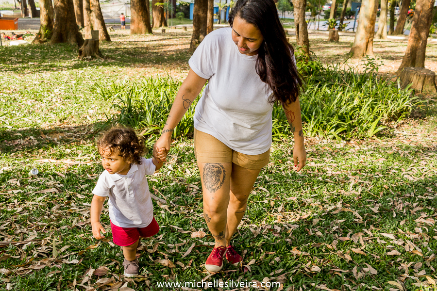 Ensaio fotográfico lifestyle de família no parque do paço em Diadema - sp