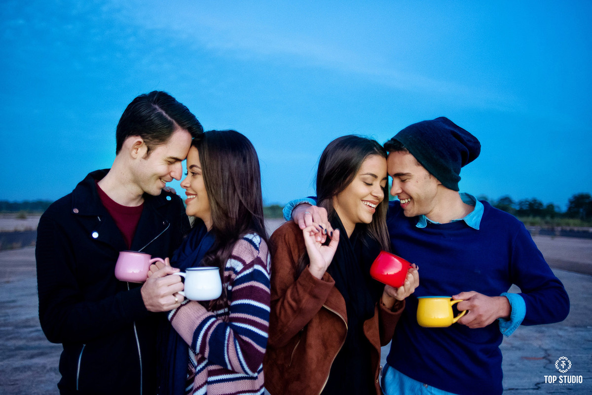 ensaioduplo-precasamentogemeas-ensaioirmãs-topstudiofotografia-ensaiofrio-ensaioinverno-ensaioapaixonados-campograndems-brasil-poses-ensaiocriativo