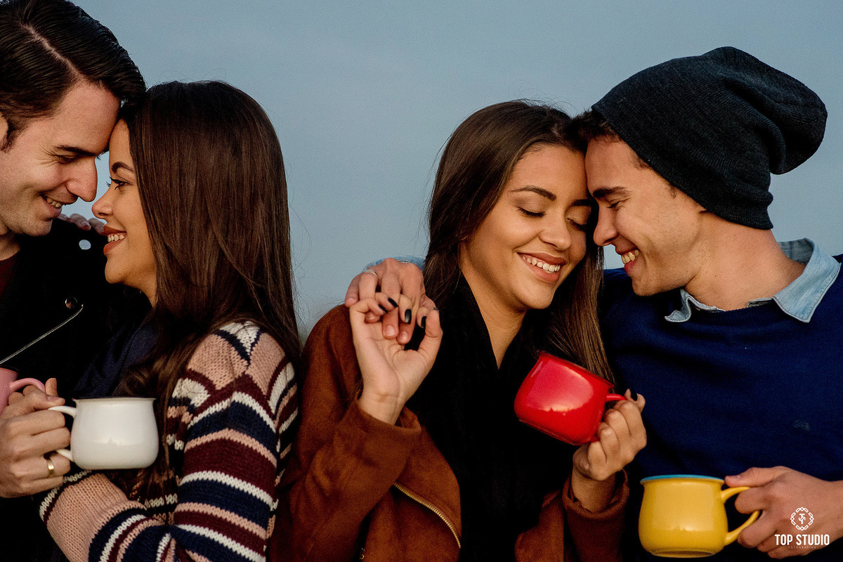 ensaioduplo-precasamentogemeas-ensaioirmãs-topstudiofotografia-ensaiofrio-ensaioinverno-ensaioapaixonados-campograndems-brasil-poses-ensaiocriativo