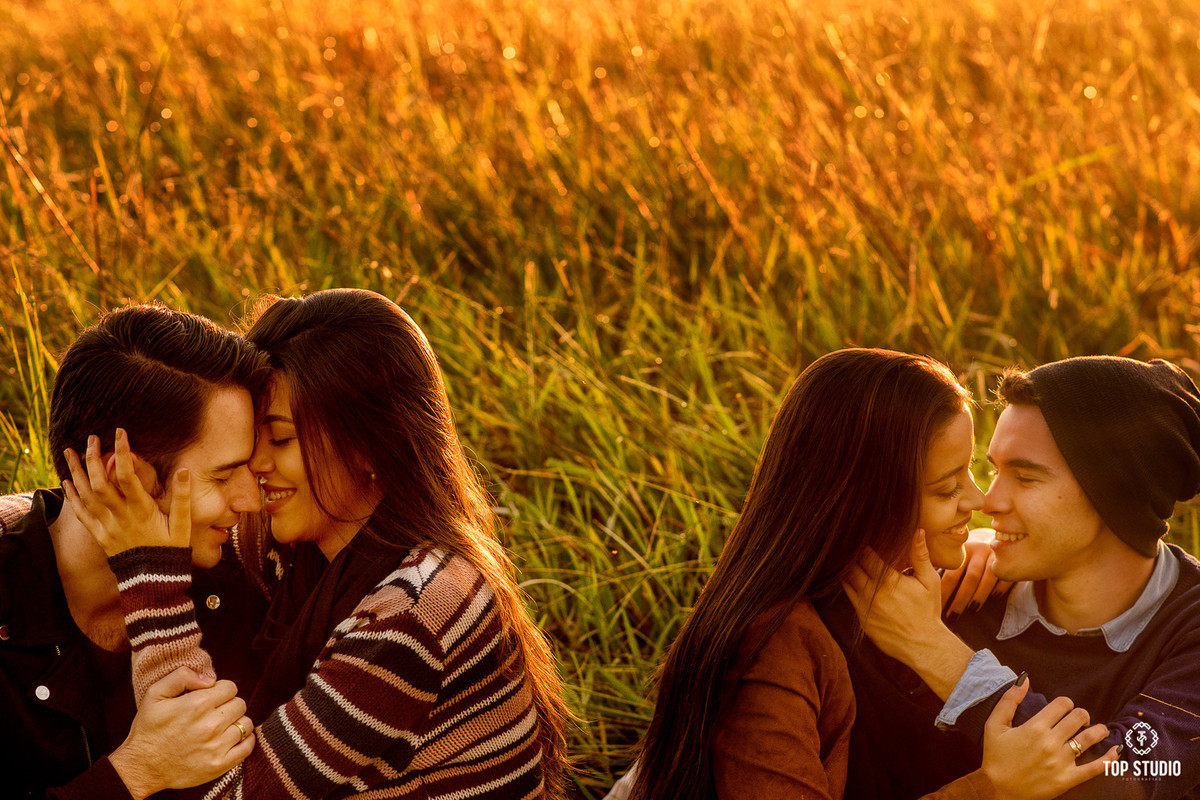 ensaioduplo-precasamentogemeas-ensaioirmãs-topstudiofotografia-ensaiofrio-ensaioinverno-ensaioapaixonados-campograndems-brasil-poses-ensaiocriativo