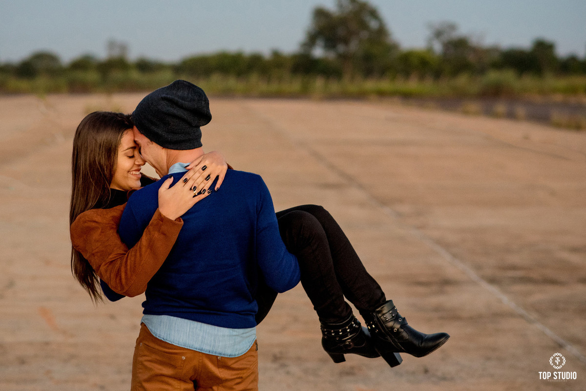 ensaioduplo-precasamentogemeas-ensaioirmãs-topstudiofotografia-ensaiofrio-ensaioinverno-ensaioapaixonados-campograndems-brasil-poses-ensaiocriativo