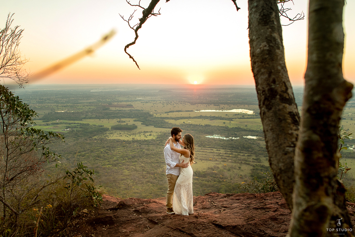 Ensaio pre casamento realizado no morro do paxixi em piraputanga #fotografo de casamento