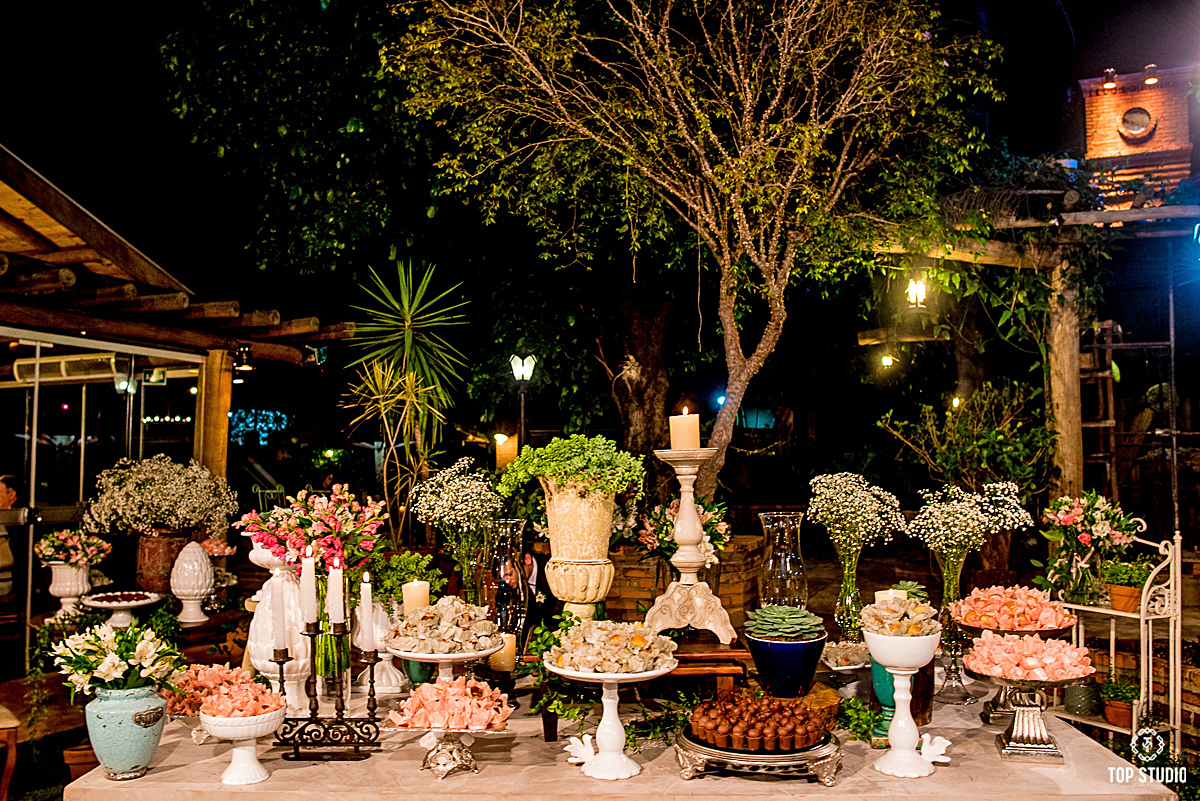 Buffet: Lá no Jardim  Decoração: Zezé Guerreiro