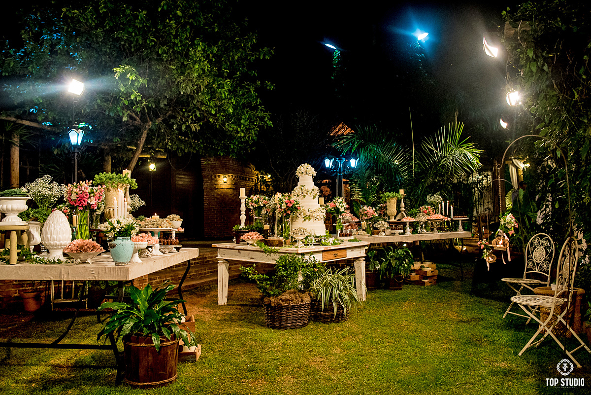 Buffet: Lá no Jardim  Decoração: Zezé Guerreiro