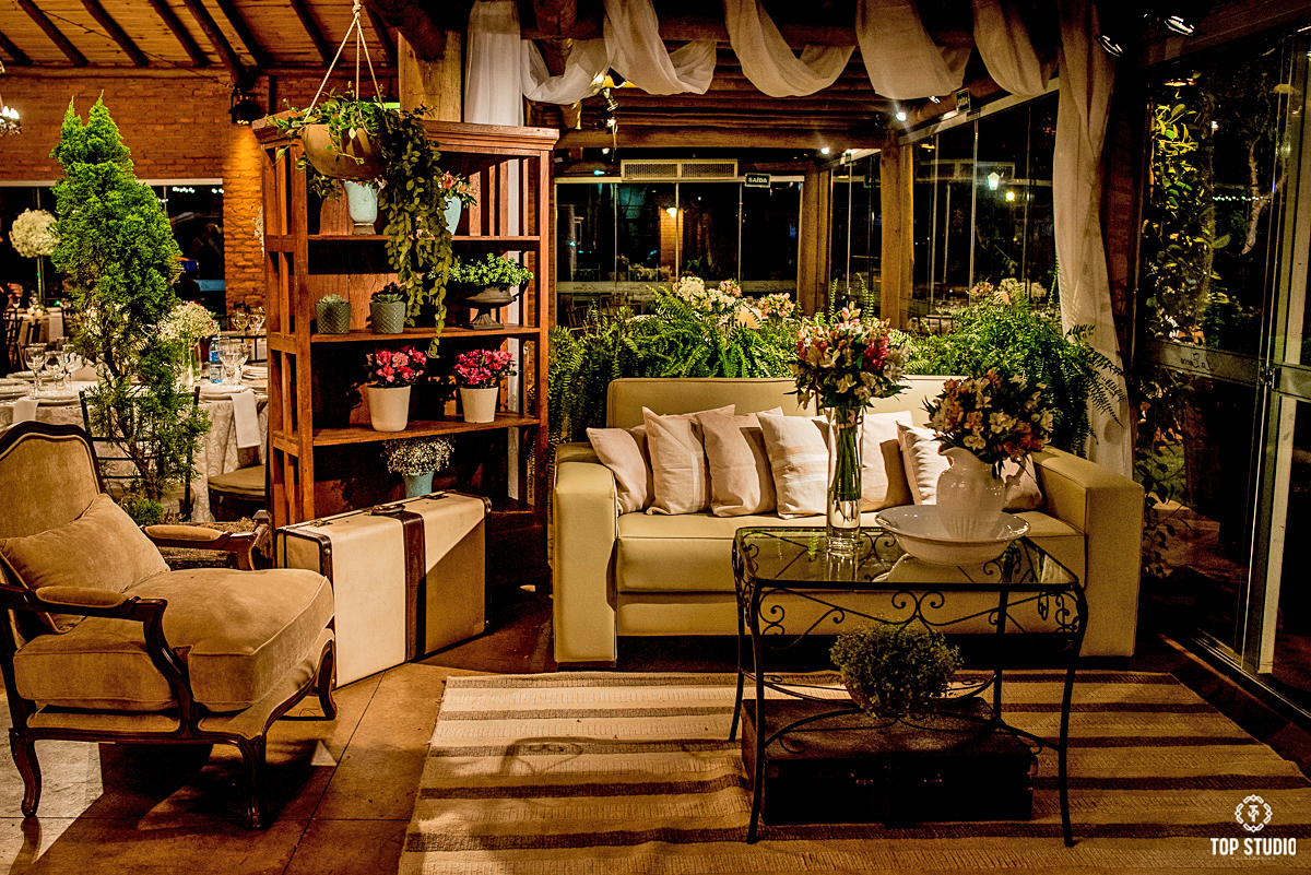 Buffet: Lá no Jardim  Decoração: Zezé Guerreiro