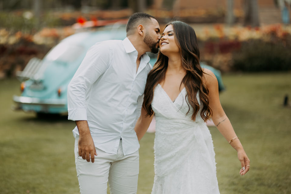 A beleza de www.espacosanctuarium.com.br ganha vida em nossas imagens de pré-casamento. Explore a magia do cenário e a paixão do casal.