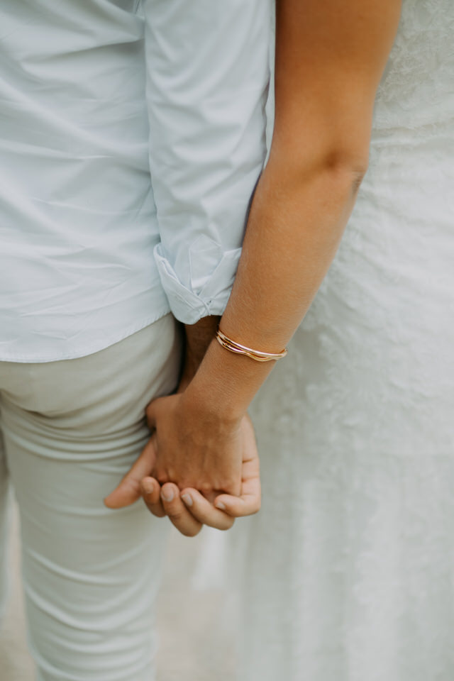A beleza de www.espacosanctuarium.com.br ganha vida em nossas imagens de pré-casamento. Explore a magia do cenário e a paixão do casal.