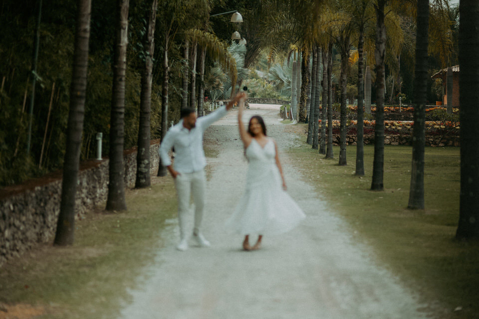 A beleza de www.espacosanctuarium.com.br ganha vida em nossas imagens de pré-casamento. Explore a magia do cenário e a paixão do casal.