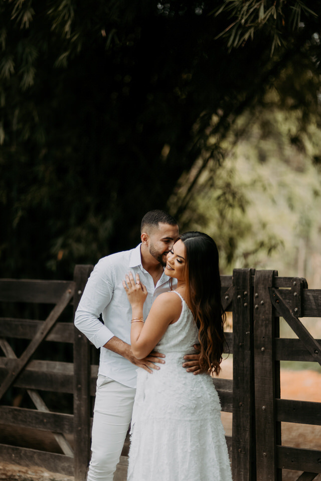 A beleza de www.espacosanctuarium.com.br ganha vida em nossas imagens de pré-casamento. Explore a magia do cenário e a paixão do casal.