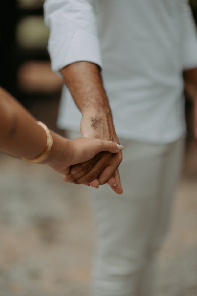A beleza de www.espacosanctuarium.com.br ganha vida em nossas imagens de pré-casamento. Explore a magia do cenário e a paixão do casal.