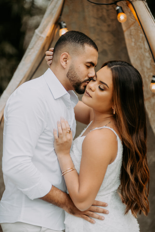 A beleza de www.espacosanctuarium.com.br ganha vida em nossas imagens de pré-casamento. Explore a magia do cenário e a paixão do casal.