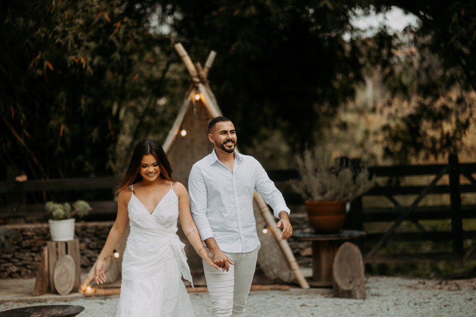 A beleza de www.espacosanctuarium.com.br ganha vida em nossas imagens de pré-casamento. Explore a magia do cenário e a paixão do casal.