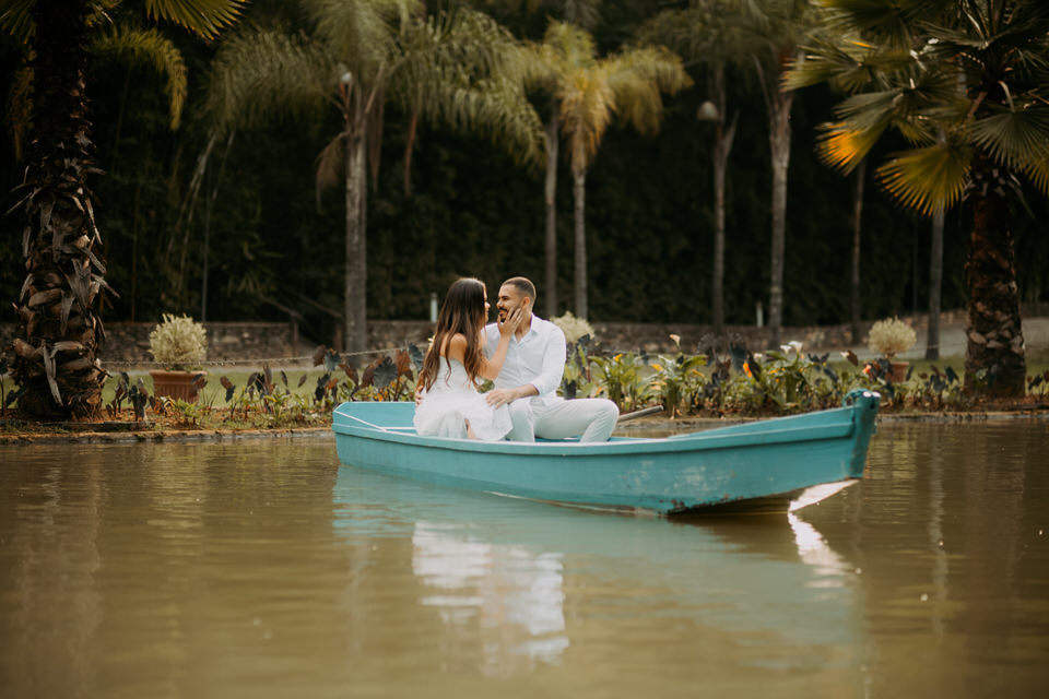 A beleza de www.espacosanctuarium.com.br ganha vida em nossas imagens de pré-casamento. Explore a magia do cenário e a paixão do casal.