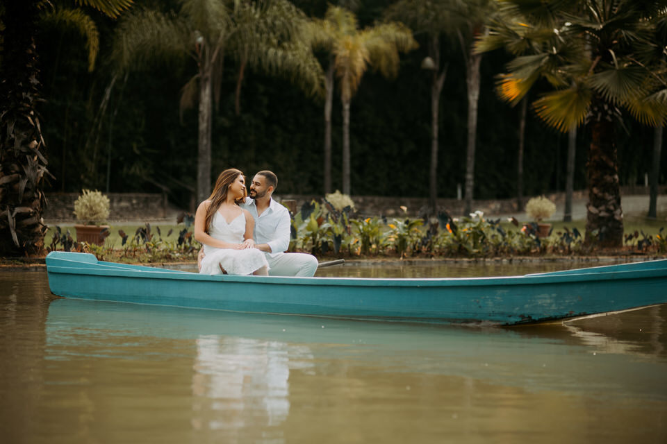 A beleza de www.espacosanctuarium.com.br ganha vida em nossas imagens de pré-casamento. Explore a magia do cenário e a paixão do casal.