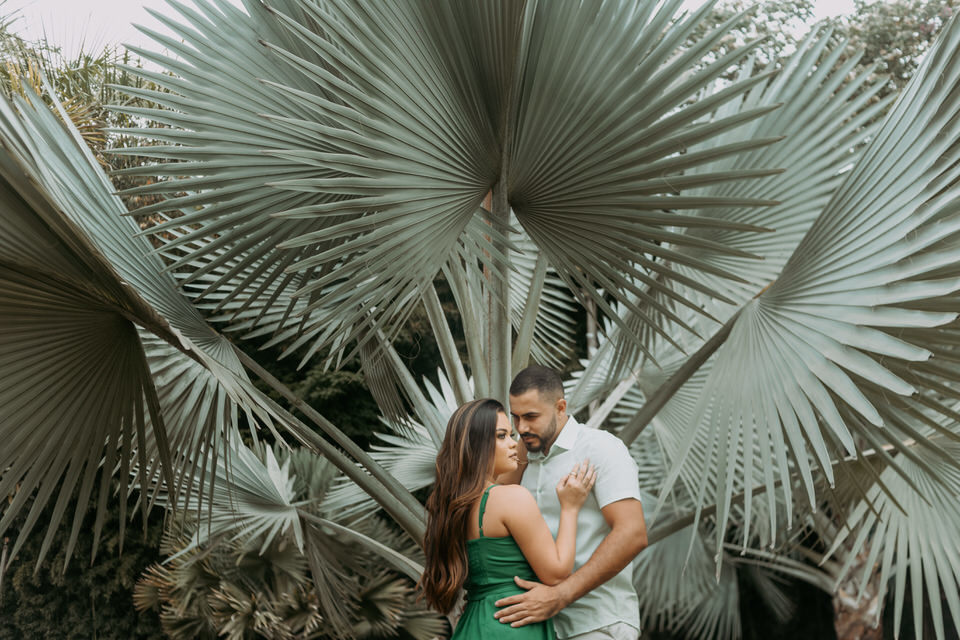 A beleza de www.espacosanctuarium.com.br ganha vida em nossas imagens de pré-casamento. Explore a magia do cenário e a paixão do casal.