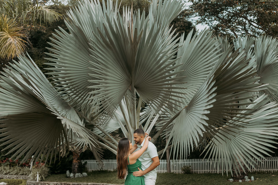 A beleza de www.espacosanctuarium.com.br ganha vida em nossas imagens de pré-casamento. Explore a magia do cenário e a paixão do casal.