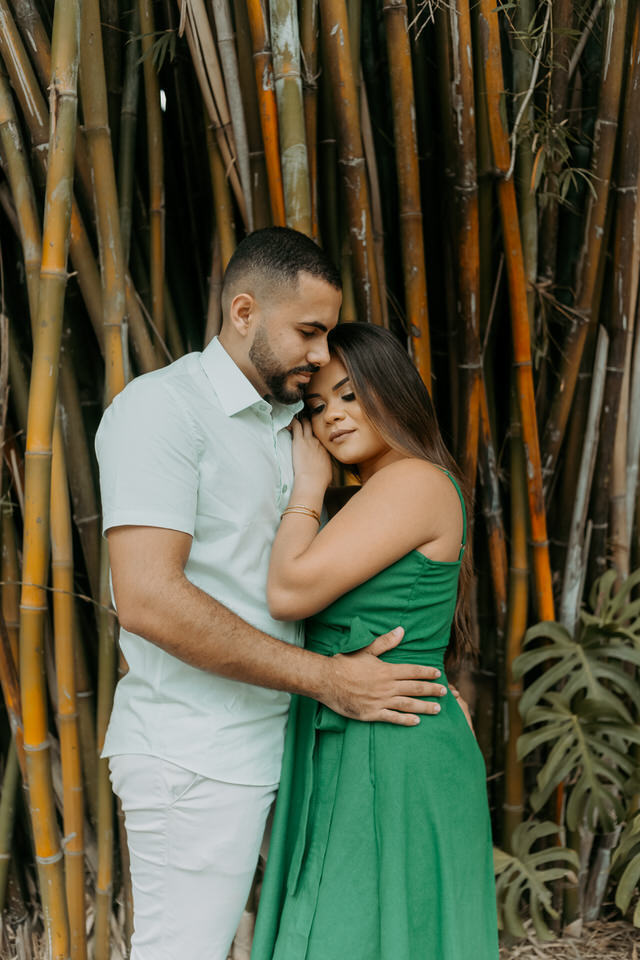 A beleza de www.espacosanctuarium.com.br ganha vida em nossas imagens de pré-casamento. Explore a magia do cenário e a paixão do casal.