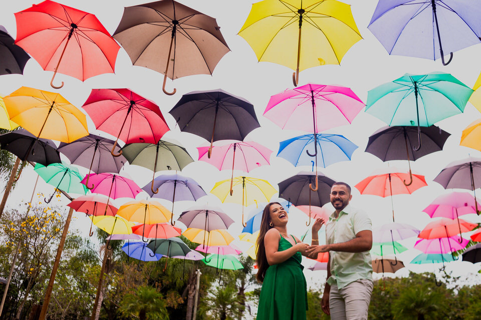 A beleza de www.espacosanctuarium.com.br ganha vida em nossas imagens de pré-casamento. Explore a magia do cenário e a paixão do casal.