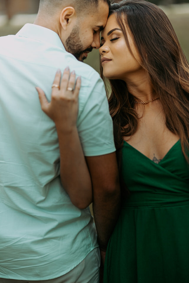 A beleza de www.espacosanctuarium.com.br ganha vida em nossas imagens de pré-casamento. Explore a magia do cenário e a paixão do casal.